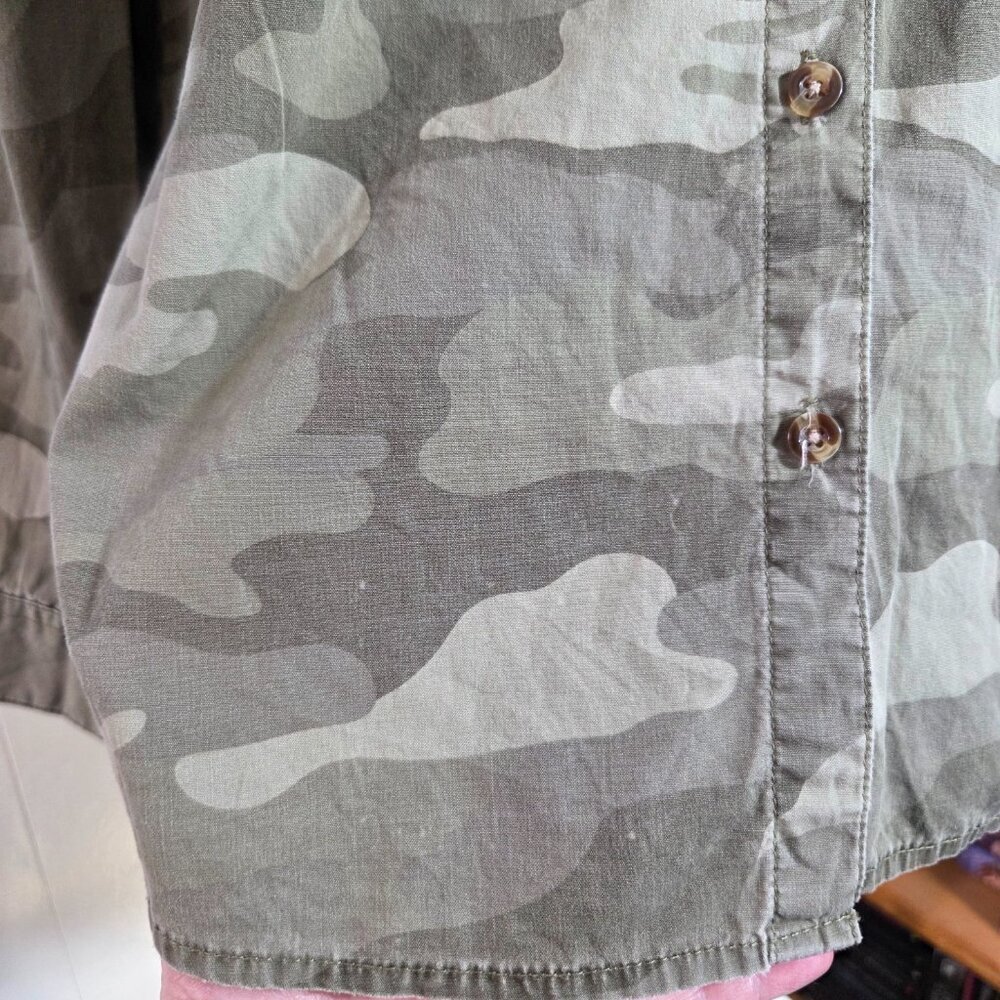 Charlotte Russe Large Classic Camo Roll Tab Longsleeve Button Up Shirt (Flawed) - Picture 4 of 11